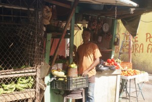 marchand de légumes à St Domingue Souvenir de Martinique © par Fanny GRW - Recettes d'ici et d'ailleurs