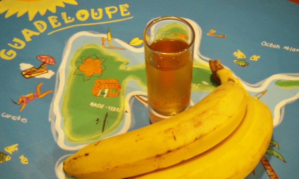 rhum arrangé à la banane - recettes antillaises - recette des îles © par Fanny GRW - Recettes d'ici et d'ailleurs