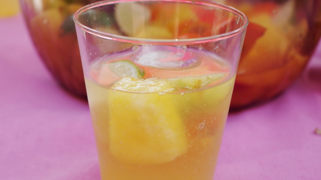 Sangria blanche poivrons à l'huile - Cuisine maison © par Fanny GRW - Recettes d'ici et d'ailleurs