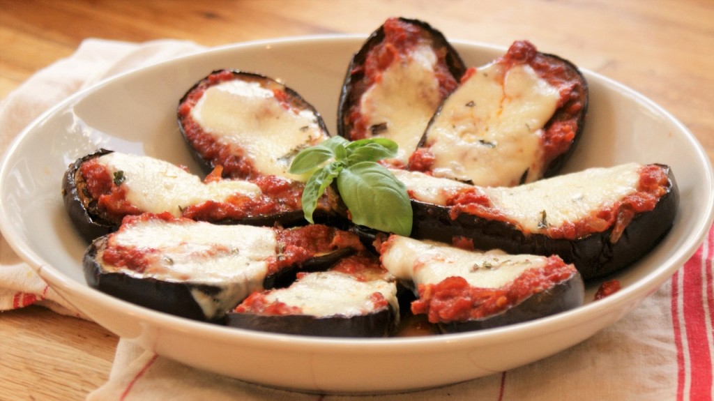 Aubergines, sauce tomate et mozzarella © Balico & co
