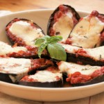 Aubergines, sauce tomate et mozzarella © Balico & co