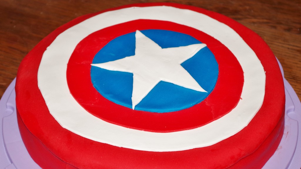 gâteau bouclier Captain America Avengers en pâte à sucre - Cuisine maison © par Fanny GRW - Recettes d'ici et d'ailleurs