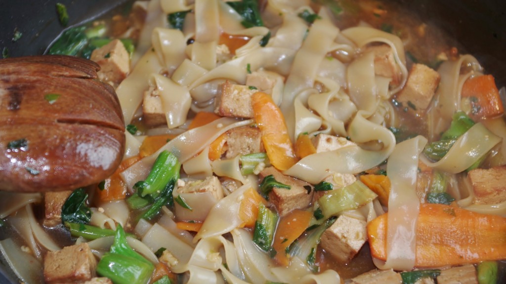 Nouilles sautées à la sauce huître Pad siewe - Cuisine thaï © par Fanny GRW - Recettes d'ici et d'ailleurs