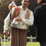 Livreur de thé à la pomme devant la Mosquée Bleue à Istanbul © Balico & co