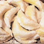 Cornes de gazelle aux amandes et noisettes - Cuisine du Moyent-orient © Balico & co