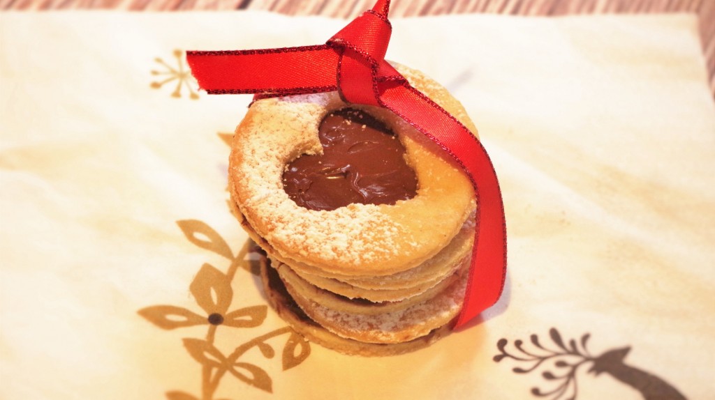 Biscuits sablés fourrés à la pâte à tartiner au chocolat ©Recettes d'ici et d'ailleurs