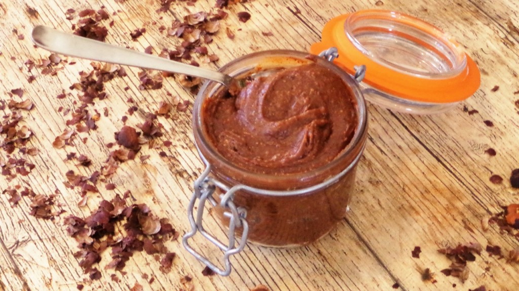 Pâte à tartiner maison au chocolat praliné et noisettes © Recettes d'ici et d'ailleurs