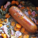 Lentilles vertes à la saucisse de Morteau Cuisine du quotidien © Recettes d'ici et d'ailleurs