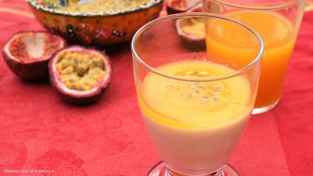 Panna cotta de coco au fruit de la passion - Recette vegan © Recettes d'ici et d'ailleurs