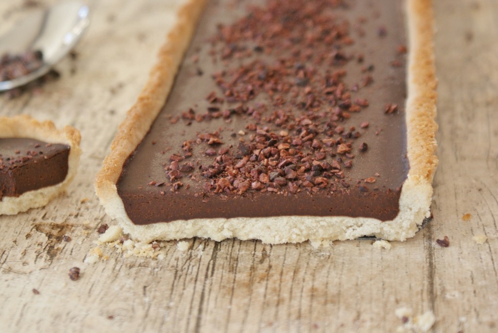 Tarte végétale au cacao cru - Recette vegan © Balico & co