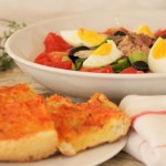 Salade niçoise et son pan bagnat - Cuisine niçoise © Balico & co