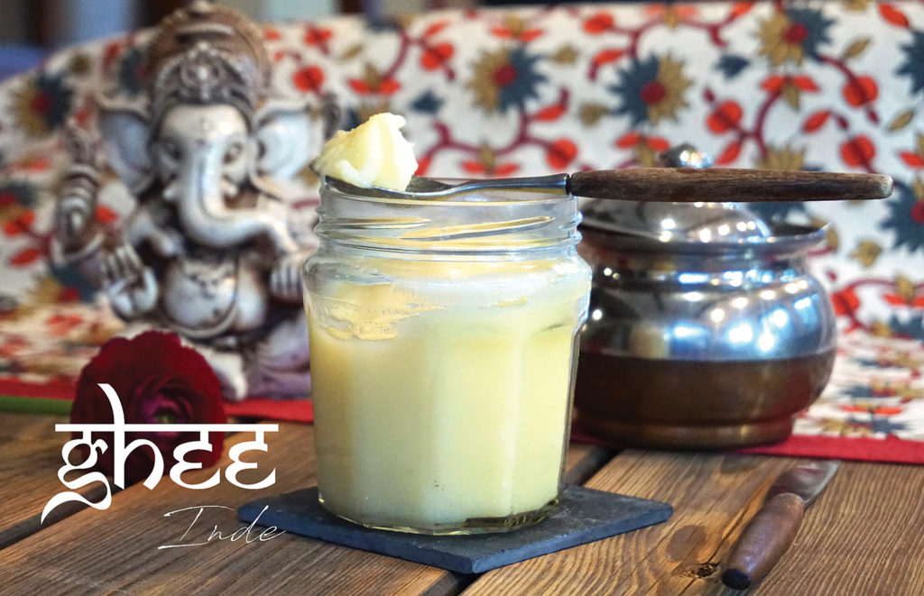 Pot de ghee ou beurre clarifié en français - Recette indienne © Balico and co